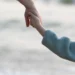 Un beau-parent n'a presque aucun droit en France : voici ce que dit vraiment la loi